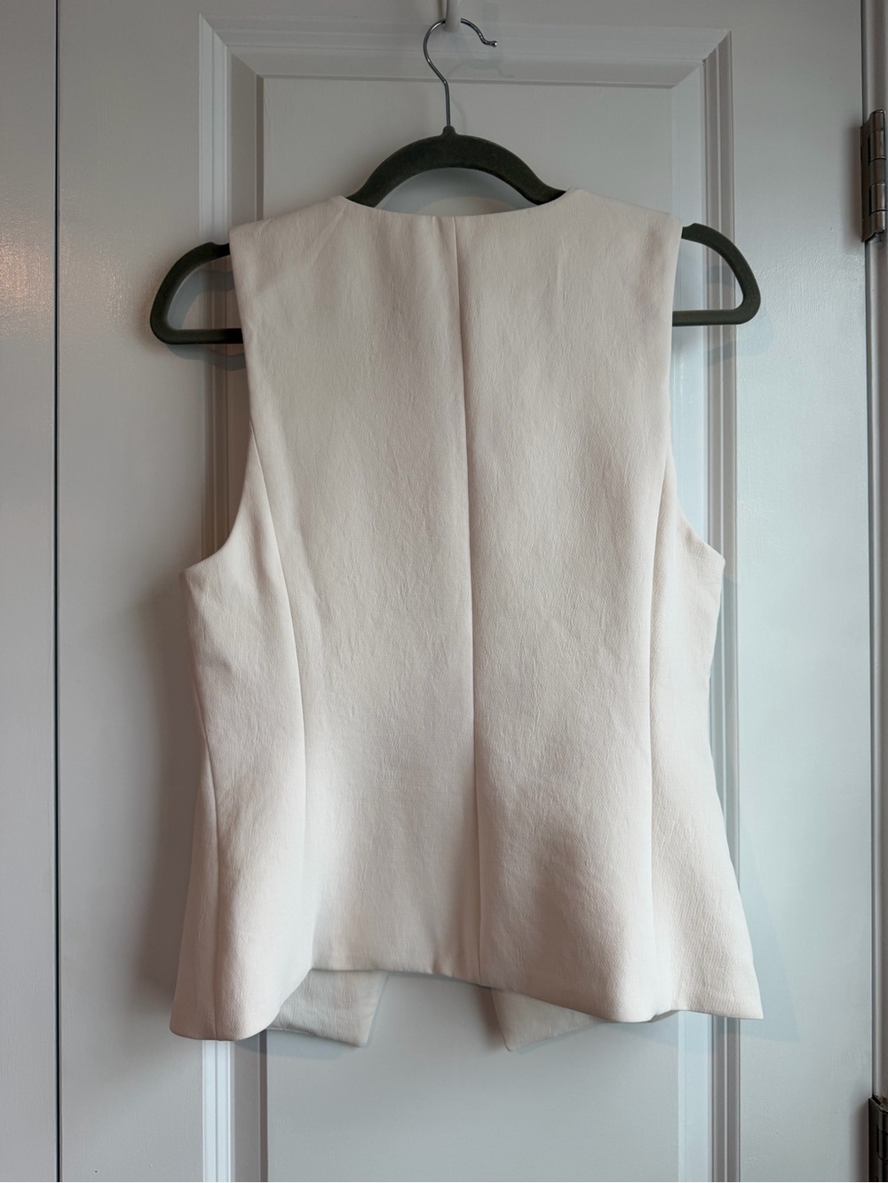 Aritzia Wilfred Women’s Regal Vest Crepette Matte Pearl Size 6 - Picture 4 of 10